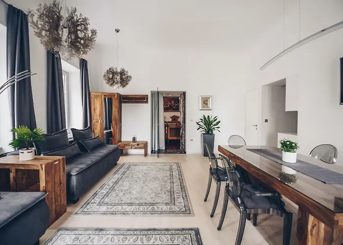 Apartment Feel Centre *